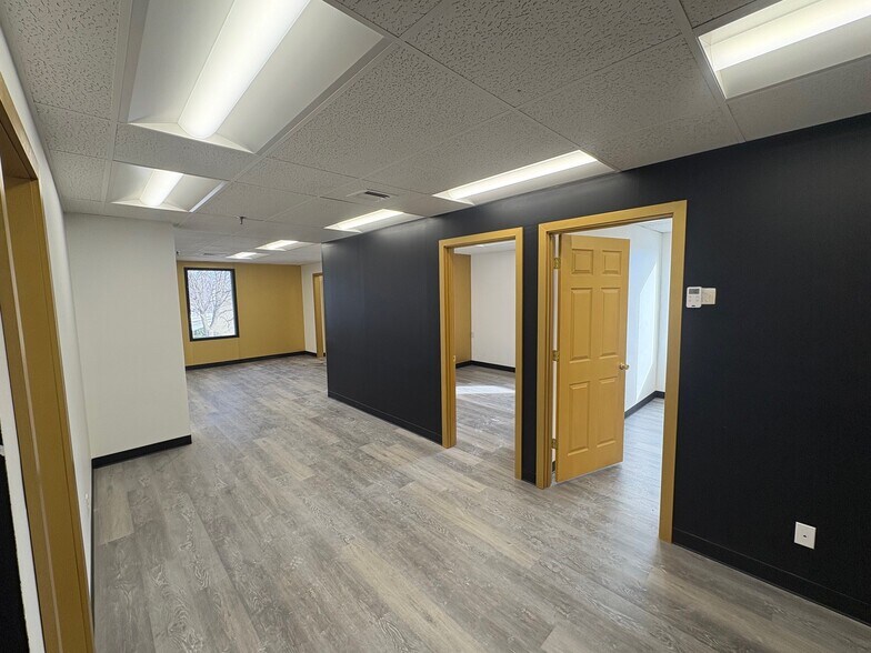 More Photos Of 10533 W National Ave, West Allis Office For Sale