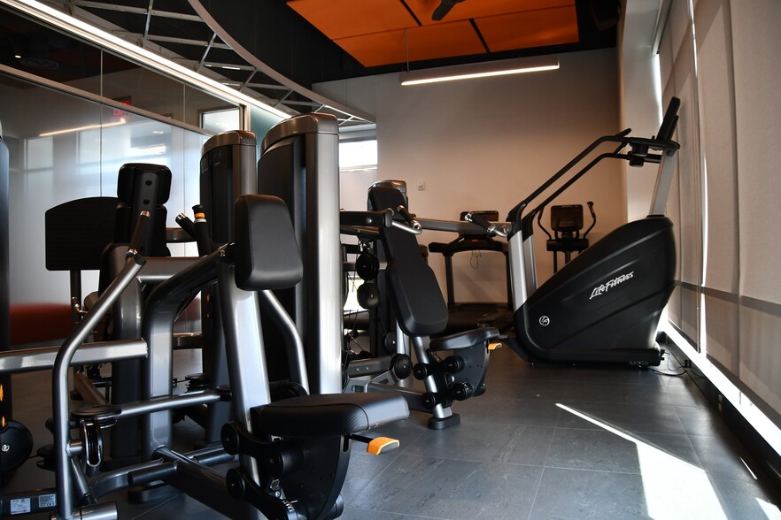 More Photos Of 231 W Day Rd, Mishawaka Freestanding For Sale