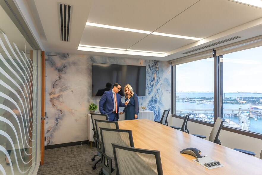 More Photos Of 2 S Biscayne Blvd, Miami Office Residential For Lease