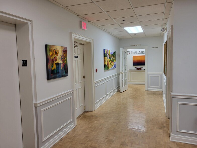 More Photos Of 1025 W Everett Rd, Lake Forest Medical For Lease