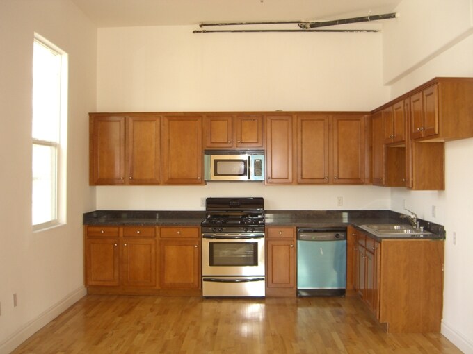 More Photos Of 720-726 Santa Fe Ave, Los Angeles Warehouse For Lease