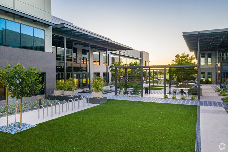 More Photos Of SEC Pecos Rd & Gilbert Rd, Gilbert Unknown For Lease