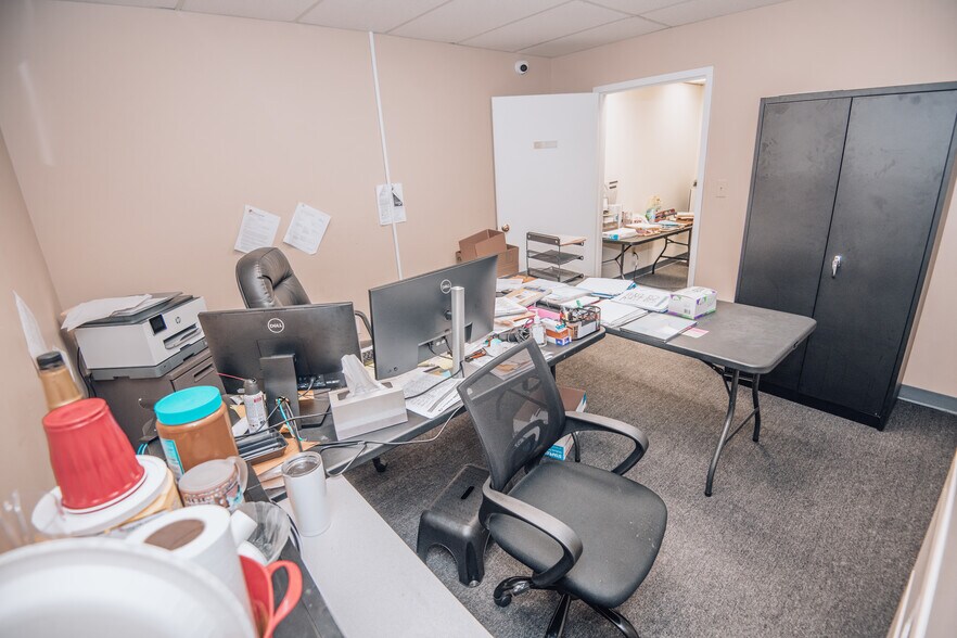 More Photos Of 1 Post Office Rd, Waldorf Medical For Lease