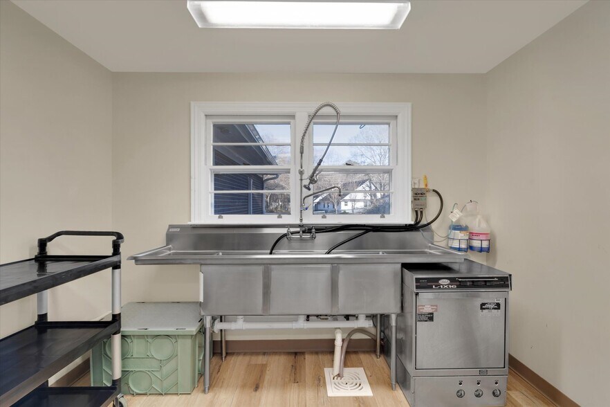 More Photos Of 323 W Georgia Rd, Simpsonville Restaurant For Lease