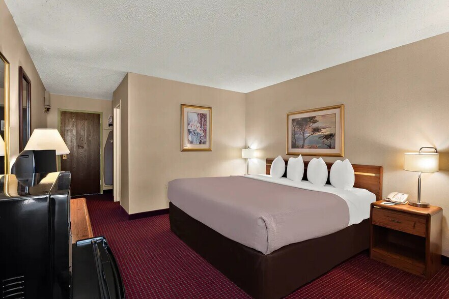More Photos Of 300 S Highway 13, Craig Hotel For Sale