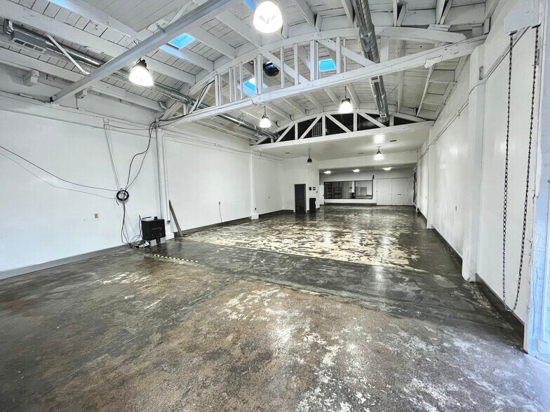 More Photos Of 365-371 10th St, San Francisco Light Manufacturing For Lease