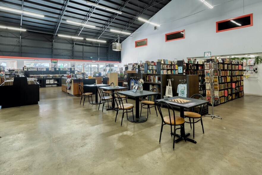 More Photos Of 462 E Henri De Tonti Blvd, Springdale Warehouse For Sale