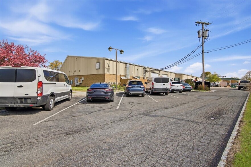 More Photos Of 2 Wilson Dr, Sparta Warehouse For Lease