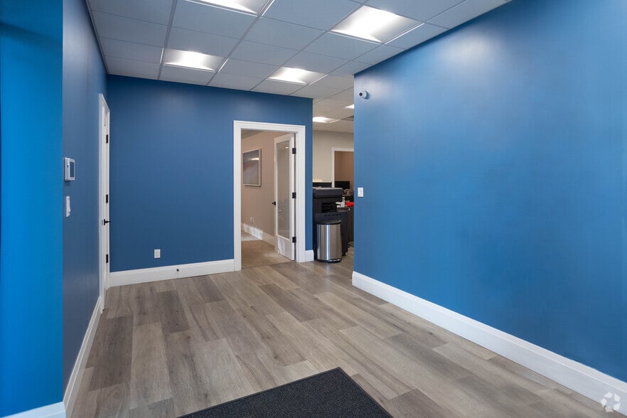 More Photos Of 72 Otis St, West Babylon Light Manufacturing For Sale