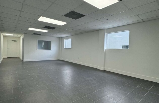 More Photos Of 10000-10020 NW 79th Ave, Hialeah Warehouse For Lease