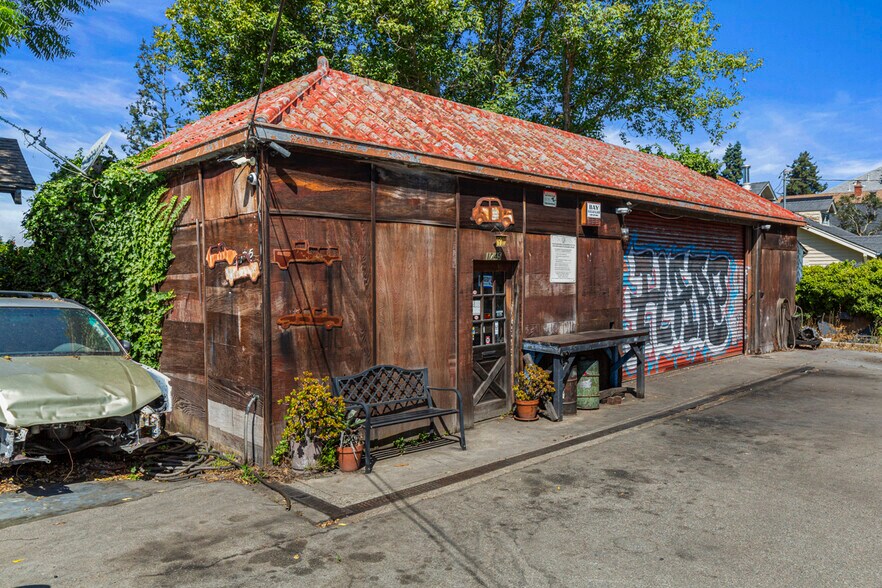 More Photos Of 1745 Cedar St, Berkeley Auto Repair For Sale