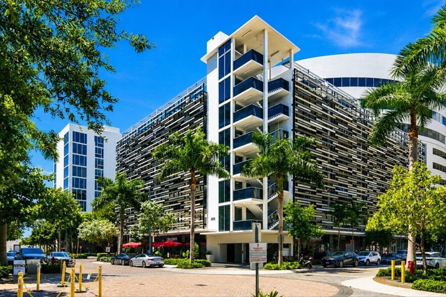 More Photos Of 2920-2950 NE 207th St, Aventura Unknown For Lease