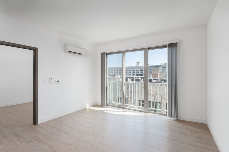 More Photos Of 211 W Mineral St, Milwaukee Apartments For Lease