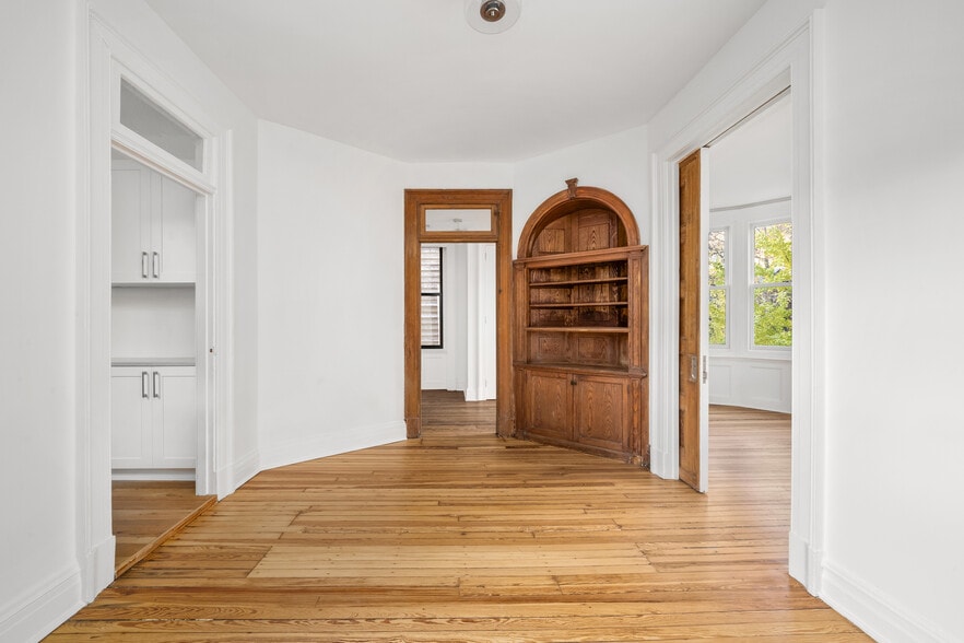More Photos Of 402 W 20th St, New York Apartments For Sale