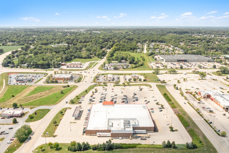 More Photos Of 2206 Barnes Blvd, Rockford Supermarket For Sale