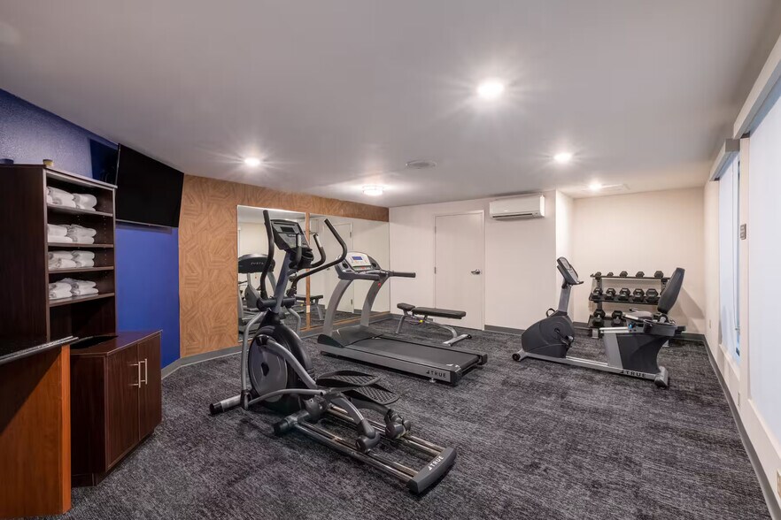 More Photos Of 1978 Village Green Way, Tallahassee Hotel For Sale