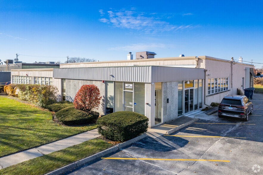 Primary Photo Of 7550 Linder Ave, Skokie Manufacturing For Lease