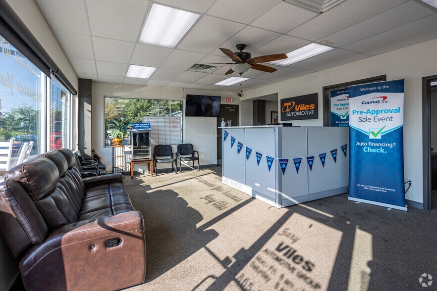 More Photos Of 905 Callahan Dr, Knoxville Auto Repair For Sale