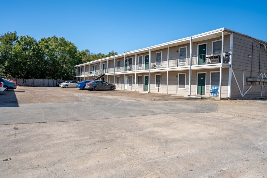 More Photos Of 5111 Interstate 35 N, Waco Apartments For Sale