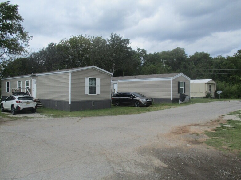 Primary Photo Of 814 S Kern Ave, Okmulgee Apartments For Sale