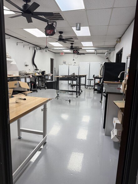 More Photos Of 16203 Park Row, Houston Light Distribution For Lease