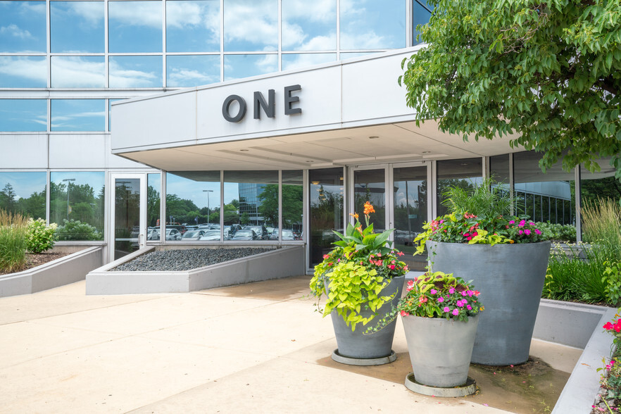 Primary Photo Of 1 Westbrook Corporate Ctr, Westchester Coworking Space