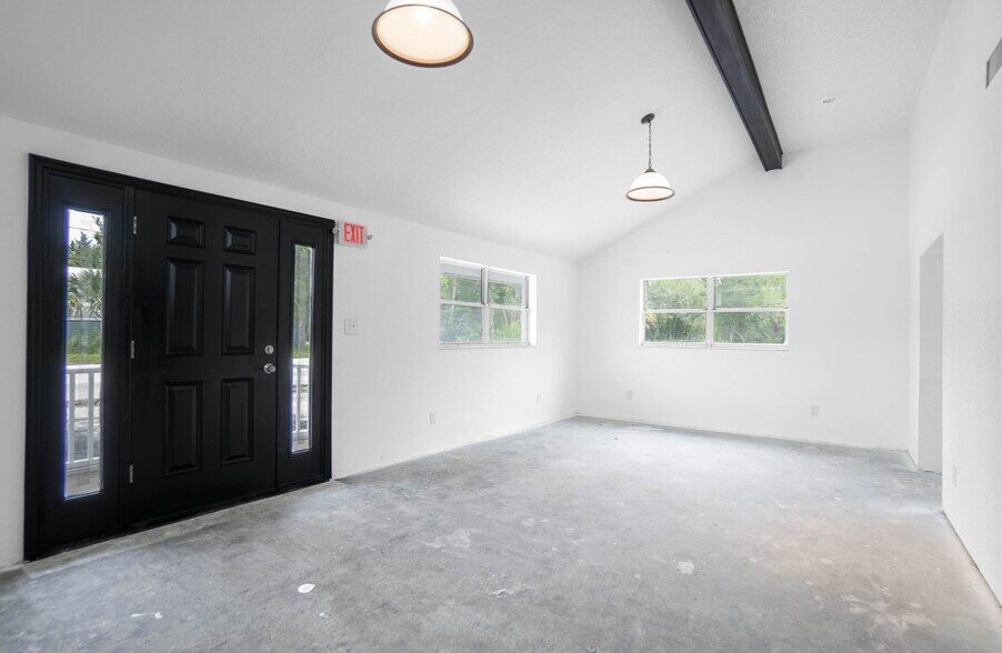 More Photos Of 708 NE 6th St, Crystal River Medical For Sale