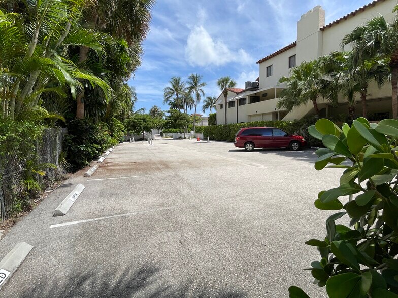 More Photos Of 217 Peruvian Ave, Palm Beach Office Residential For Lease