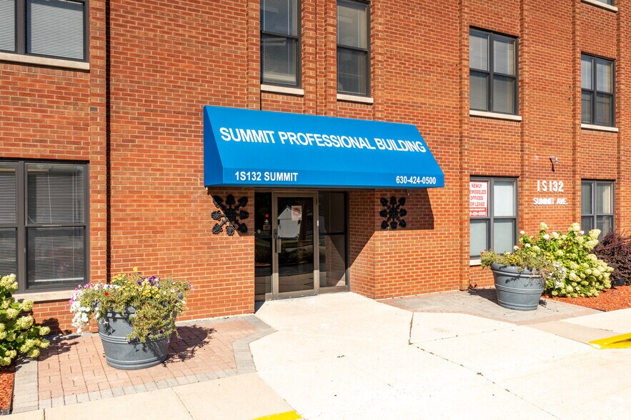 More Photos Of 1S132 Summit Ave, Oakbrook Terrace Medical For Lease