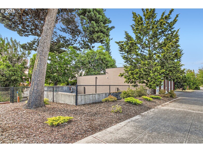 More Photos Of 124 Berkeley Ave, Molalla Medical For Sale