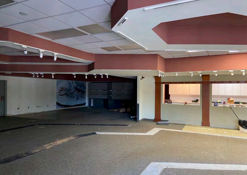 More Photos Of 2266 Orchard Lake Rd, Sylvan Lake Freestanding For Sale