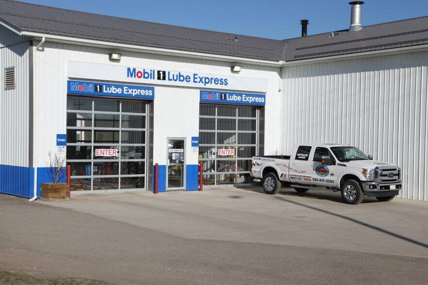 More Photos Of 102 Joblin St, Hinton Warehouse For Sale