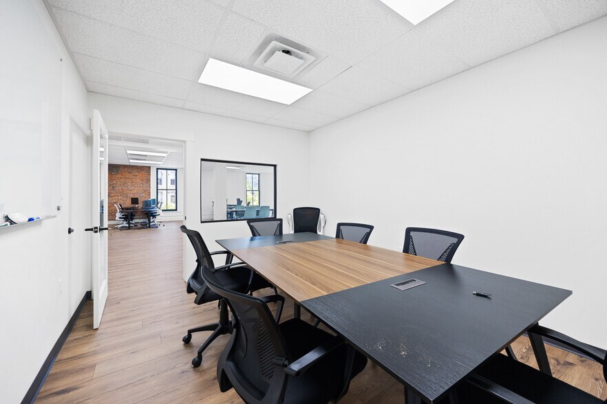 More Photos Of 227 Pearl St, New Albany Office For Lease