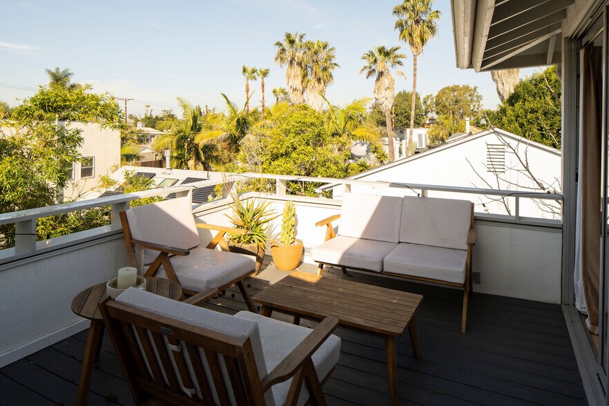 More Photos Of 608 Westminster Ave, Venice Apartments For Sale