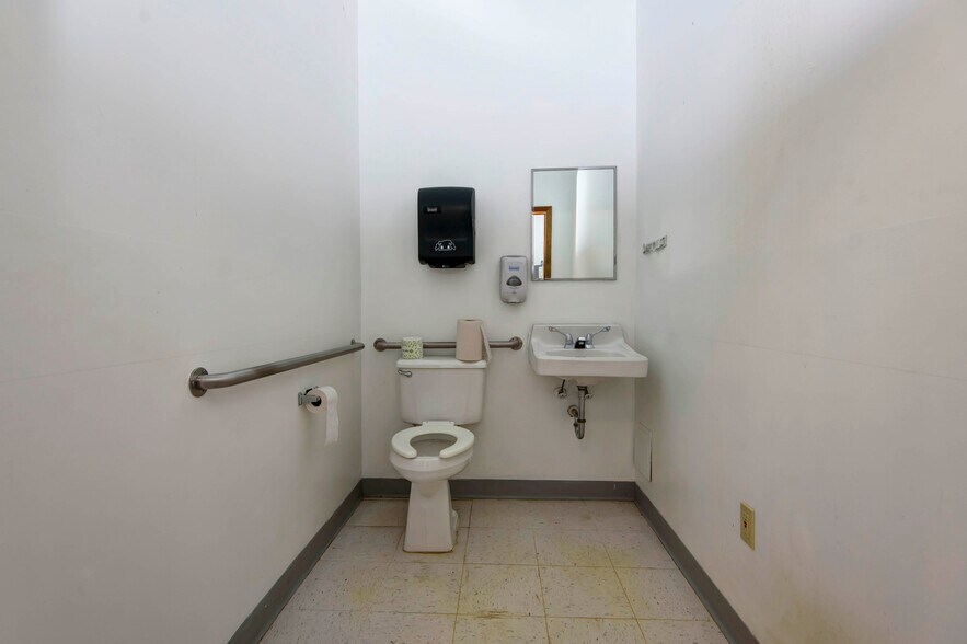 More Photos Of 3800-3900 S Campbell Ave, Springfield Unknown For Lease