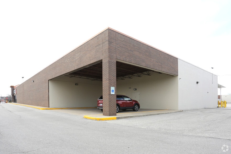 More Photos Of 12501 Shelbyville Rd, Louisville Unknown For Lease