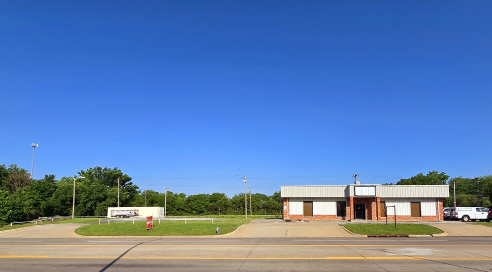 Primary Photo Of 330 S Mill St, Pryor Office For Sale