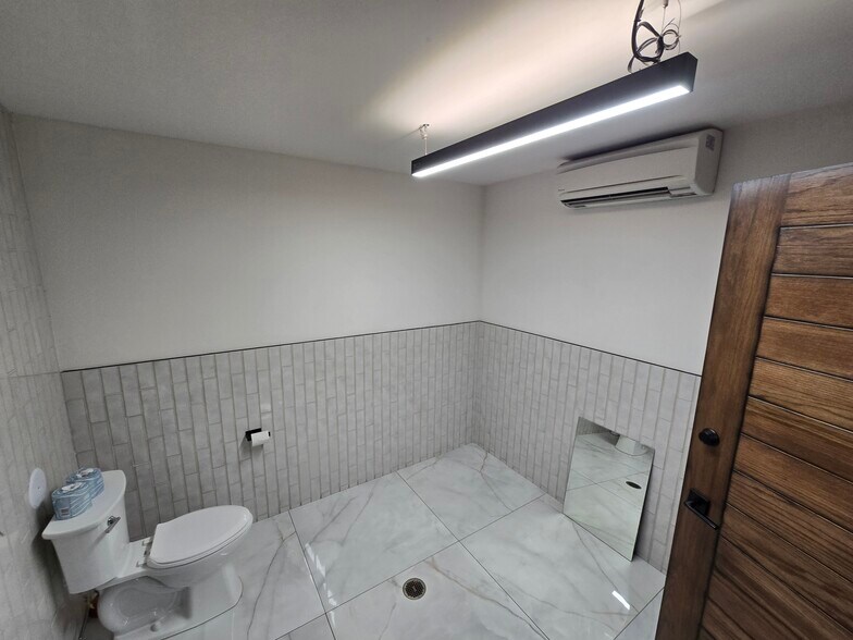 More Photos Of 1041 Eastside Rd, El Paso Warehouse For Sale