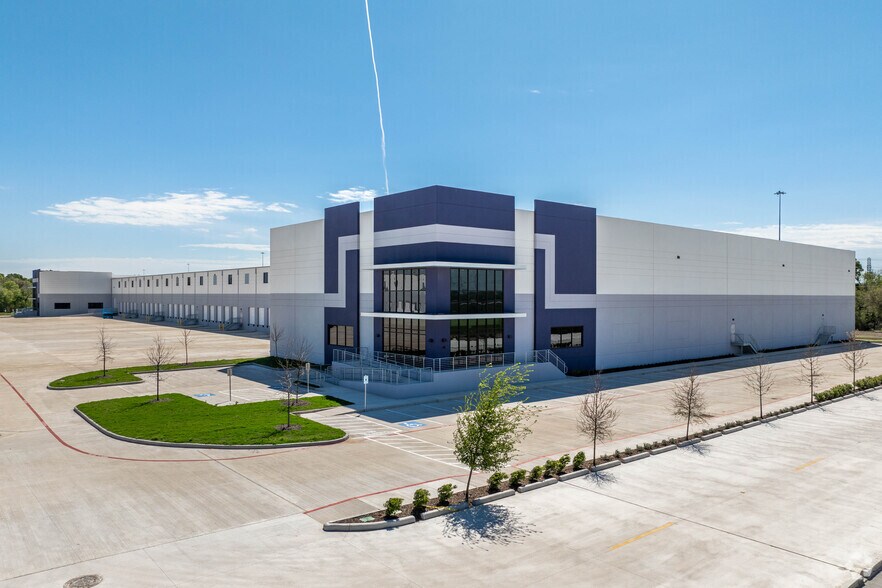 More Photos Of 7560 S Sam Houston Pky E, Houston Unknown For Lease