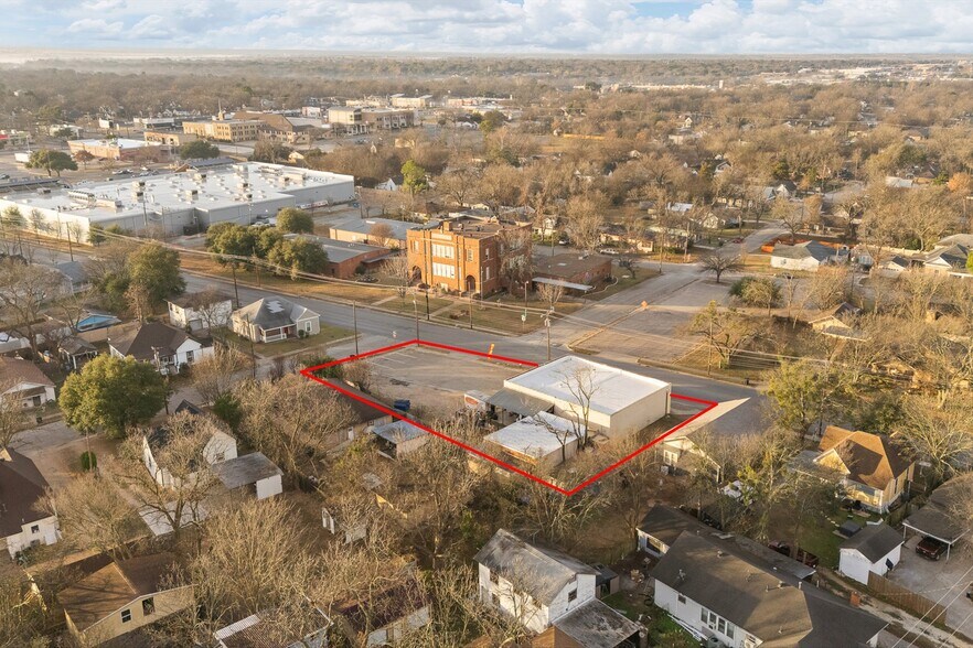 More Photos Of 504 Granbury St, Cleburne Storefront For Sale