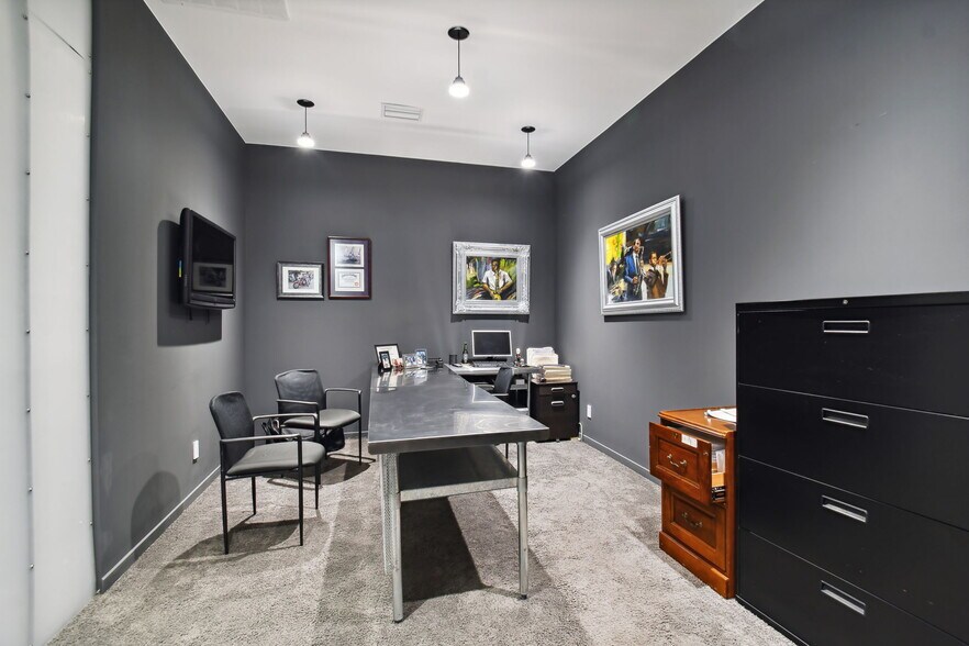 More Photos Of 3330 W Cypress St, Tampa Office For Sale