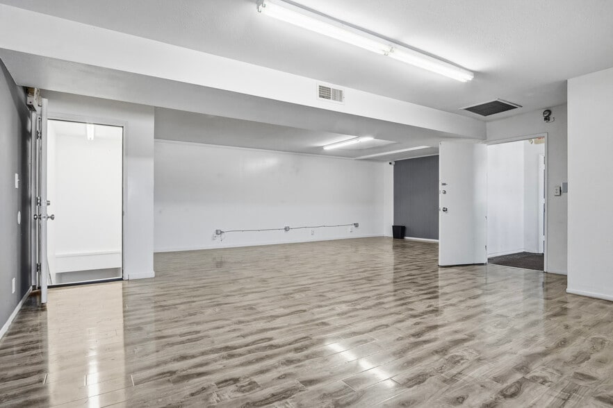 More Photos Of 4306-4310 W Victory Blvd, Burbank Storefront Retail Office For Sale