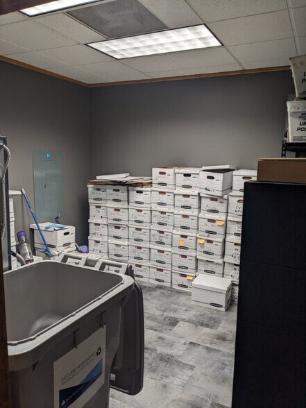 More Photos Of 2900 SW Wanamaker Dr, Topeka Office For Lease