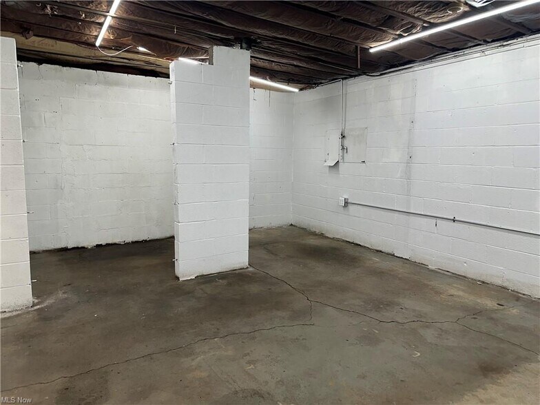 More Photos Of 1301 Brownell Ave, Lorain Service For Sale