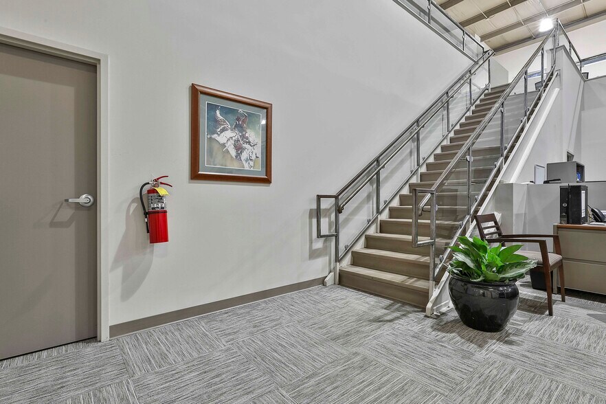More Photos Of 1039 Sullivan Rd, Newnan Office For Lease