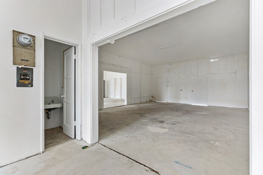 More Photos Of 3015 Artesia Blvd, Torrance Storefront Retail Office For Sale