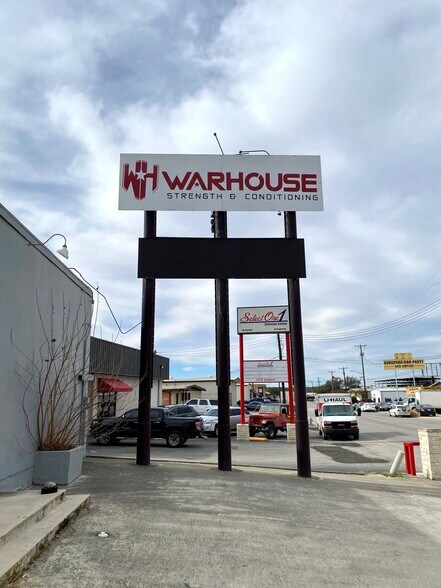 More Photos Of 7218-7234 Eckhert Rd, San Antonio Warehouse For Lease