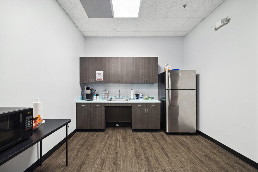 More Photos Of 52 Sugar Creek Center Blvd, Sugar Land Office For Sale