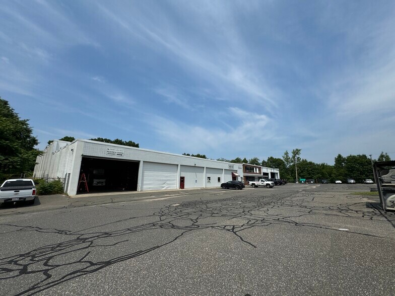 More Photos Of 372 Pasco Rd, Springfield Warehouse For Lease