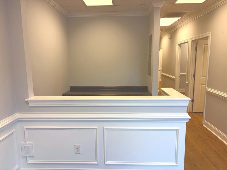 More Photos Of 413 W Montgomery Cross Rd, Savannah Office For Sale